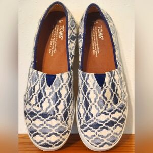 TOMS Blue and White Patterned Canvas Slip-On Shoes Women's 8 Nearly New